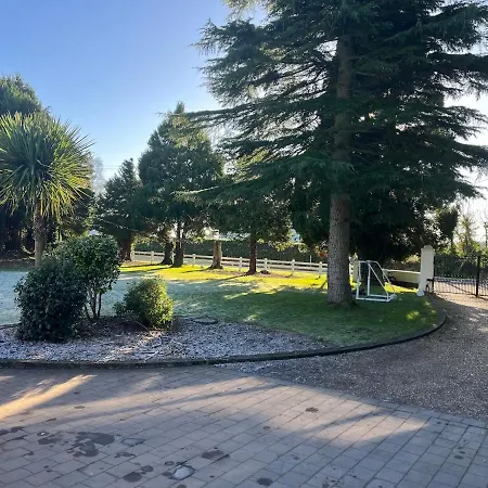 Cosy Country Near Emerald Park Διαμέρισμα