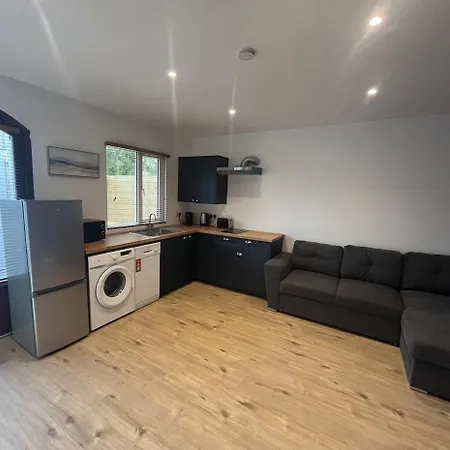 Cosy Country Near Emerald Park Apartment